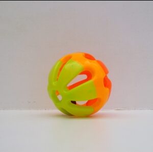Plastic speelbal met bel